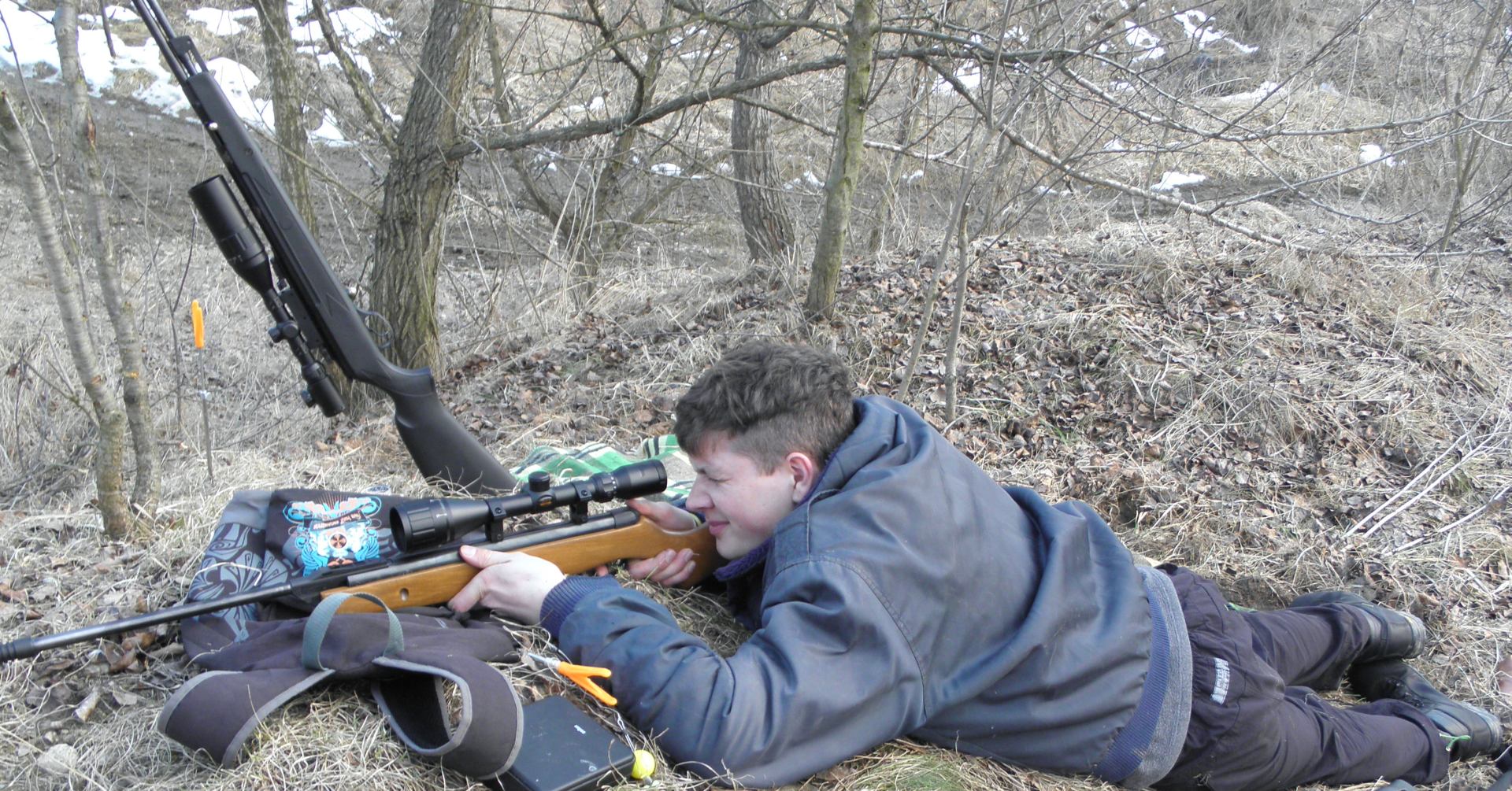 Sniper Šimon s druhou Gamo610 .177,opretý Hatsan 105X
