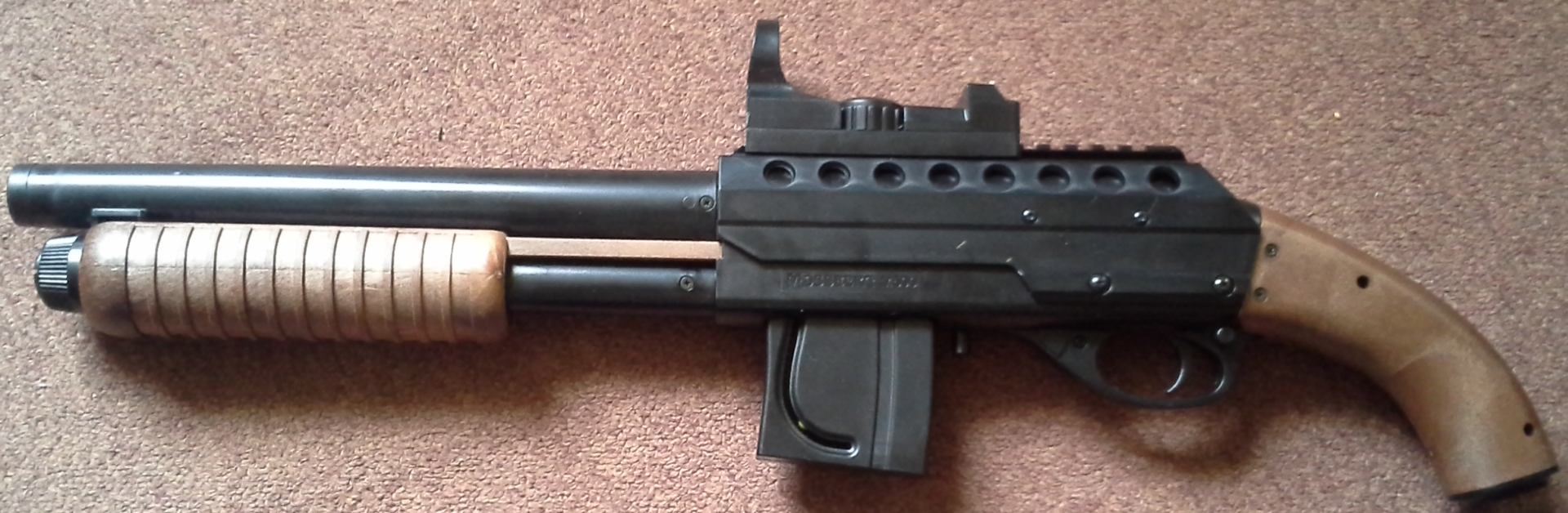 Mossberg M590 (zásobník na 180 BB,okolo300fps s 0.12gBB)