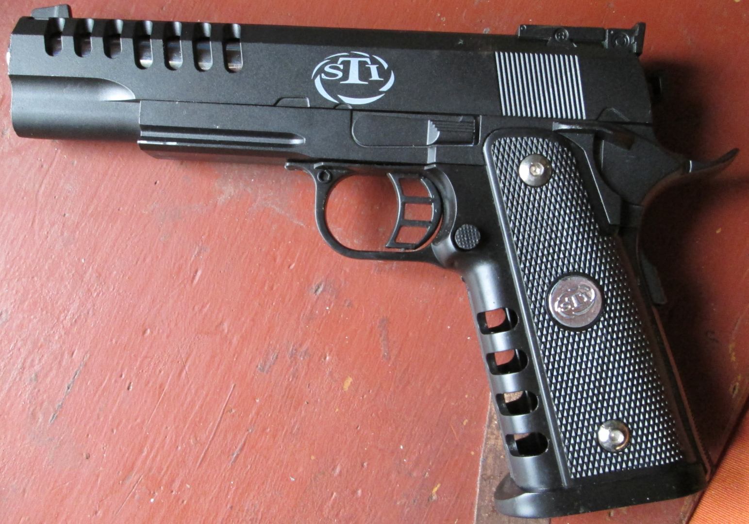 STI Combat Master ( 0.4J s 0.20gBB, zásobník na 16BBčok,ručná...)